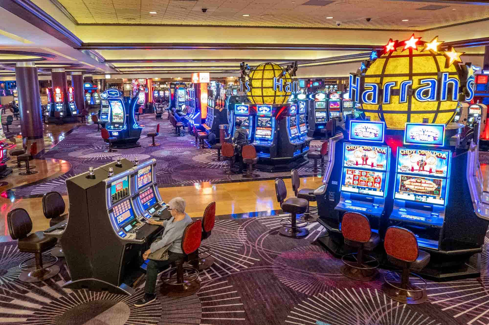 Slot Makinelerinde Kazanma Stratejileri: Uzman Rehberi
